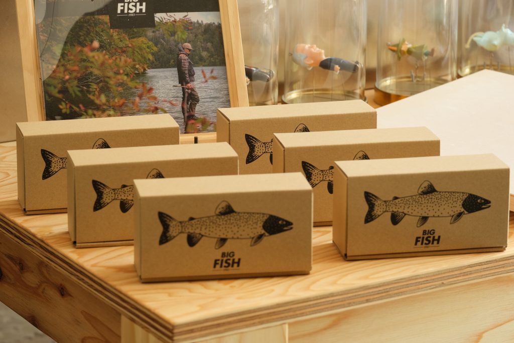 箱にも可愛らしい魚の絵柄が描かれています。